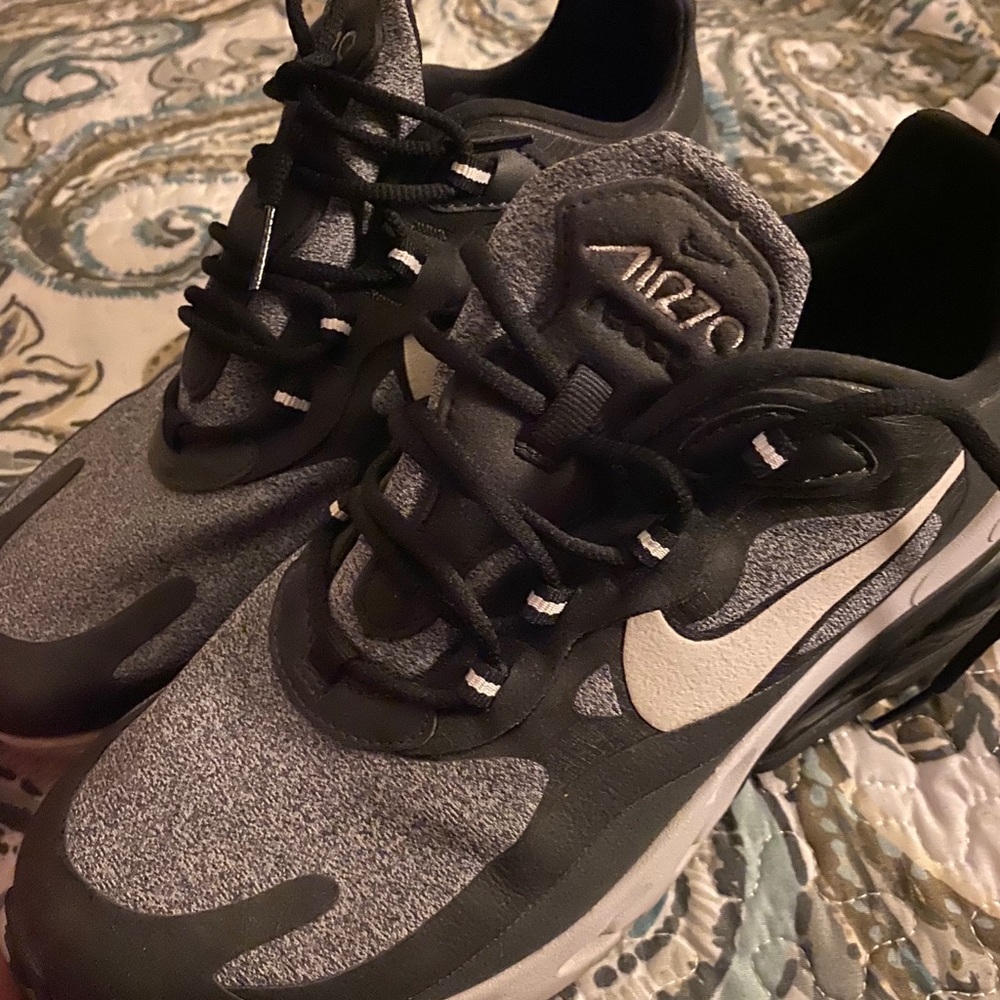 Air270 nikes